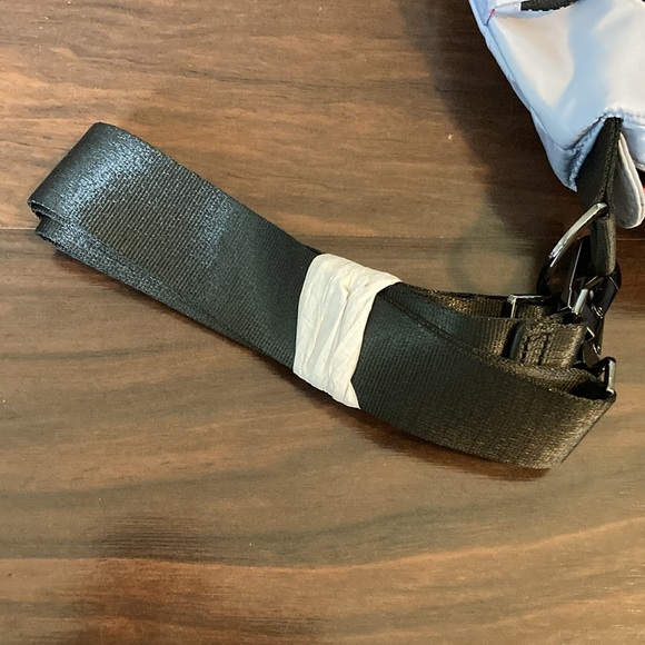 Victoria Secret Sports Duffle Gym Bag NWT - Picture 5 of 5